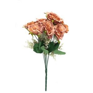 BOUQUET X7 C/ DETALHE CLARO